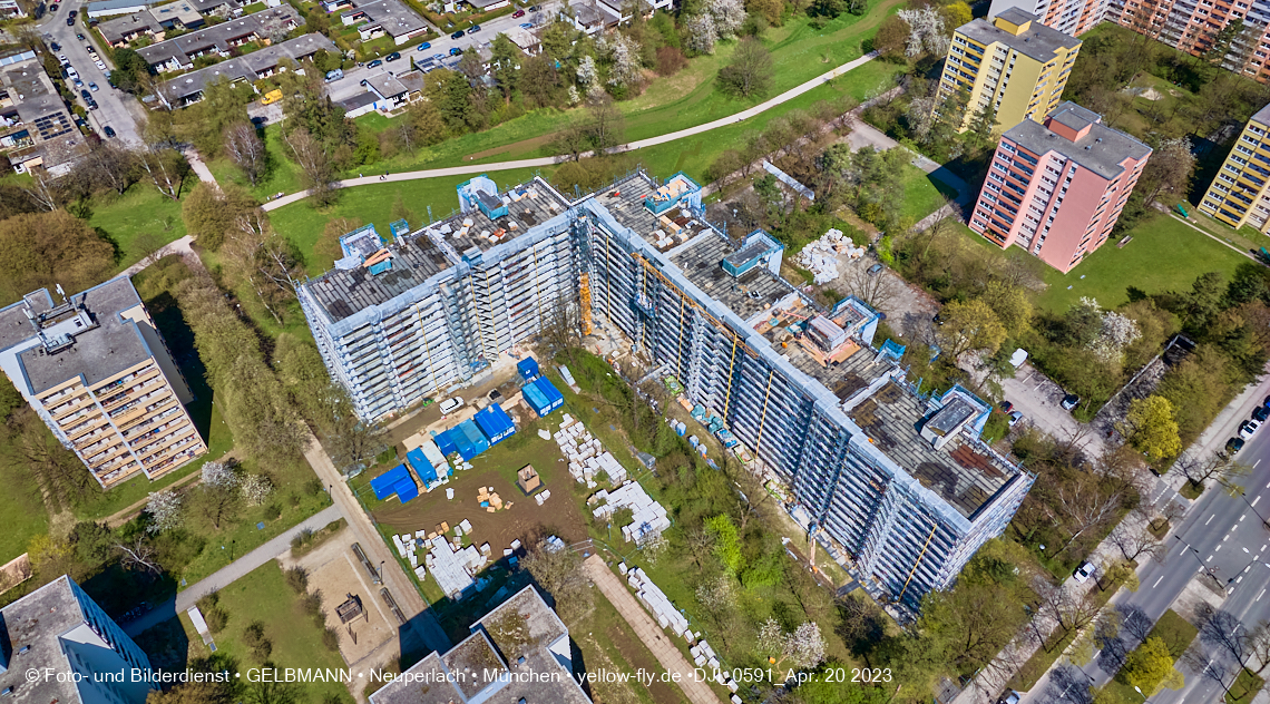 20.04.2023 - Maga-Großsanierung am Karl-Marx-Ring 11-21 in Neuperlach